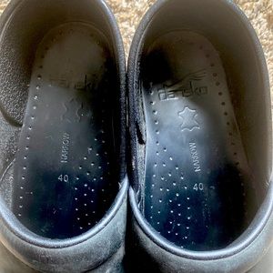 Dansko narrow matte black 40